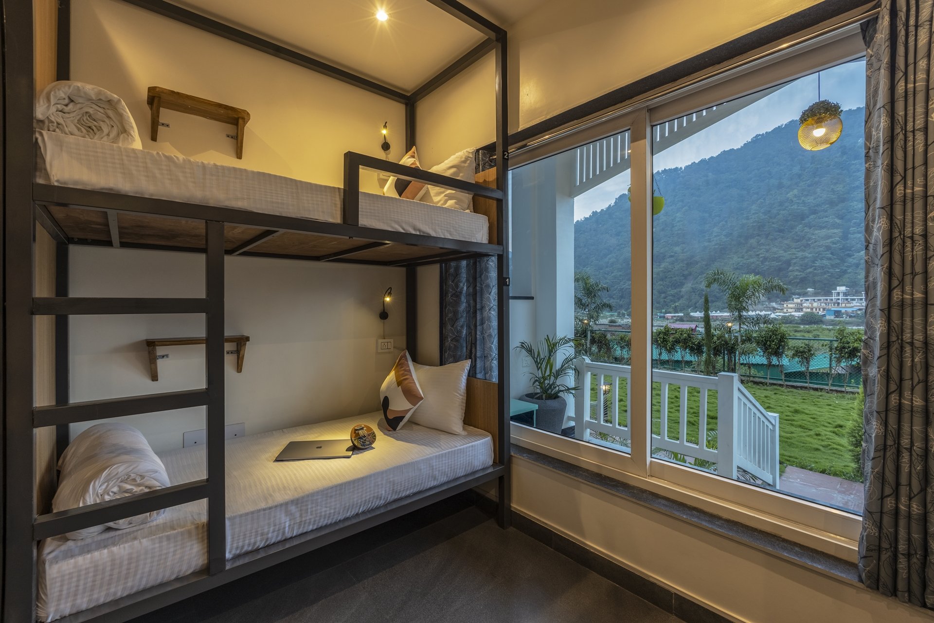 Group Room (4-6 pax)