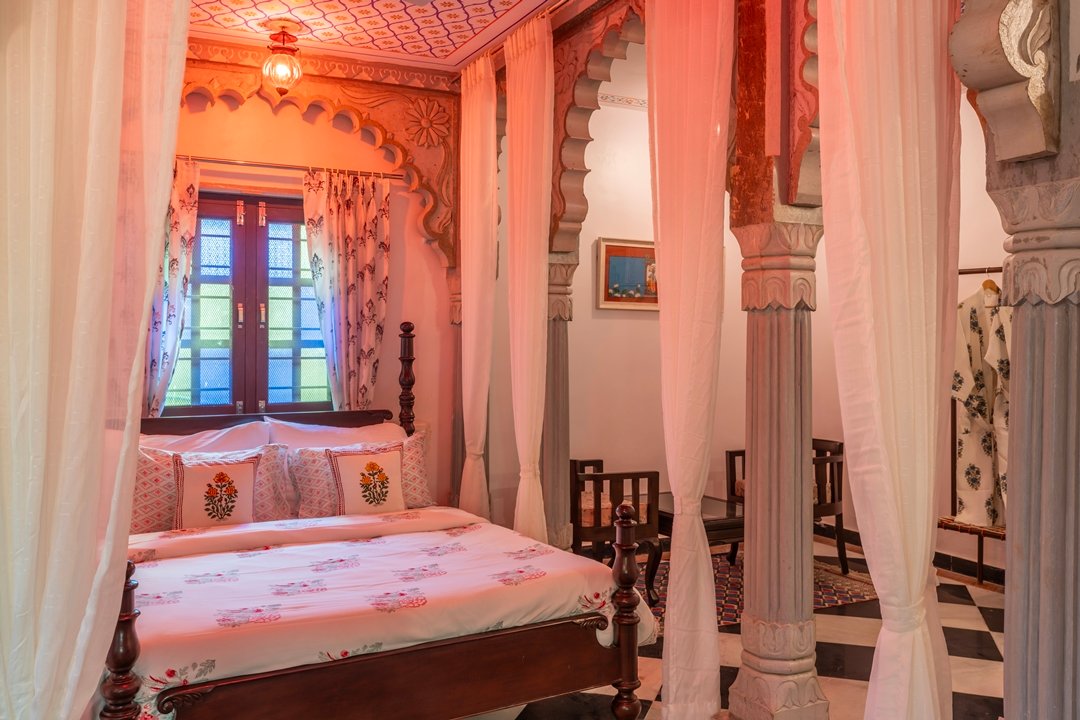 Luxury Suite (with jacuzzi and porch seating)