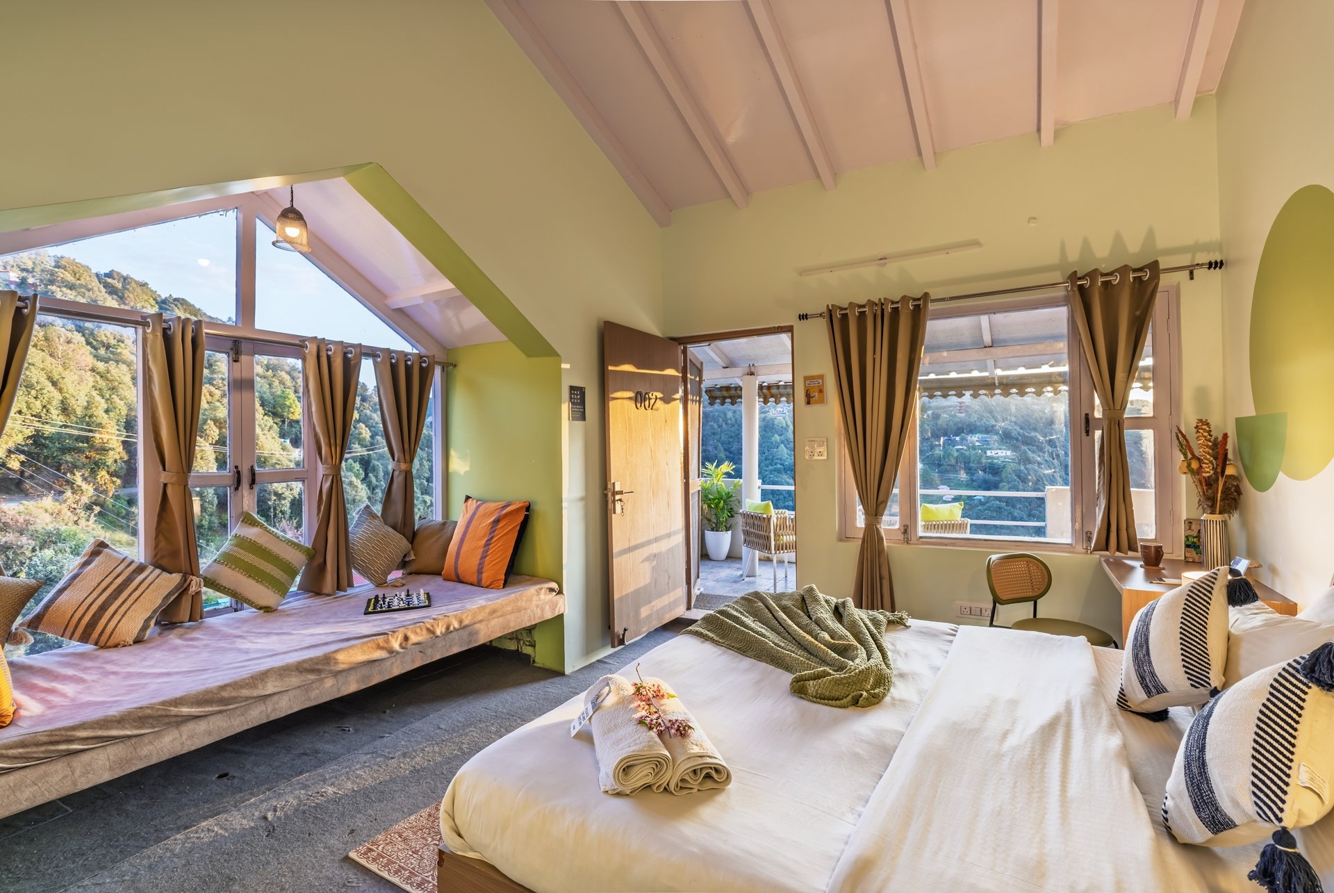 Deluxe Private Room (with Ensuite Washroom and Shared Balcony)