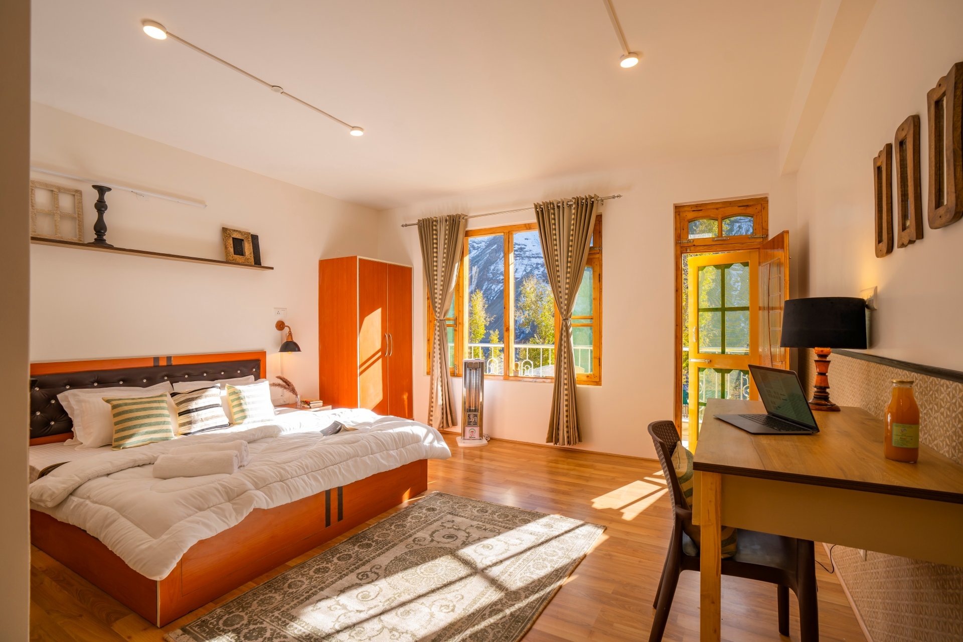 Premium Room (with balcony & mountain view)