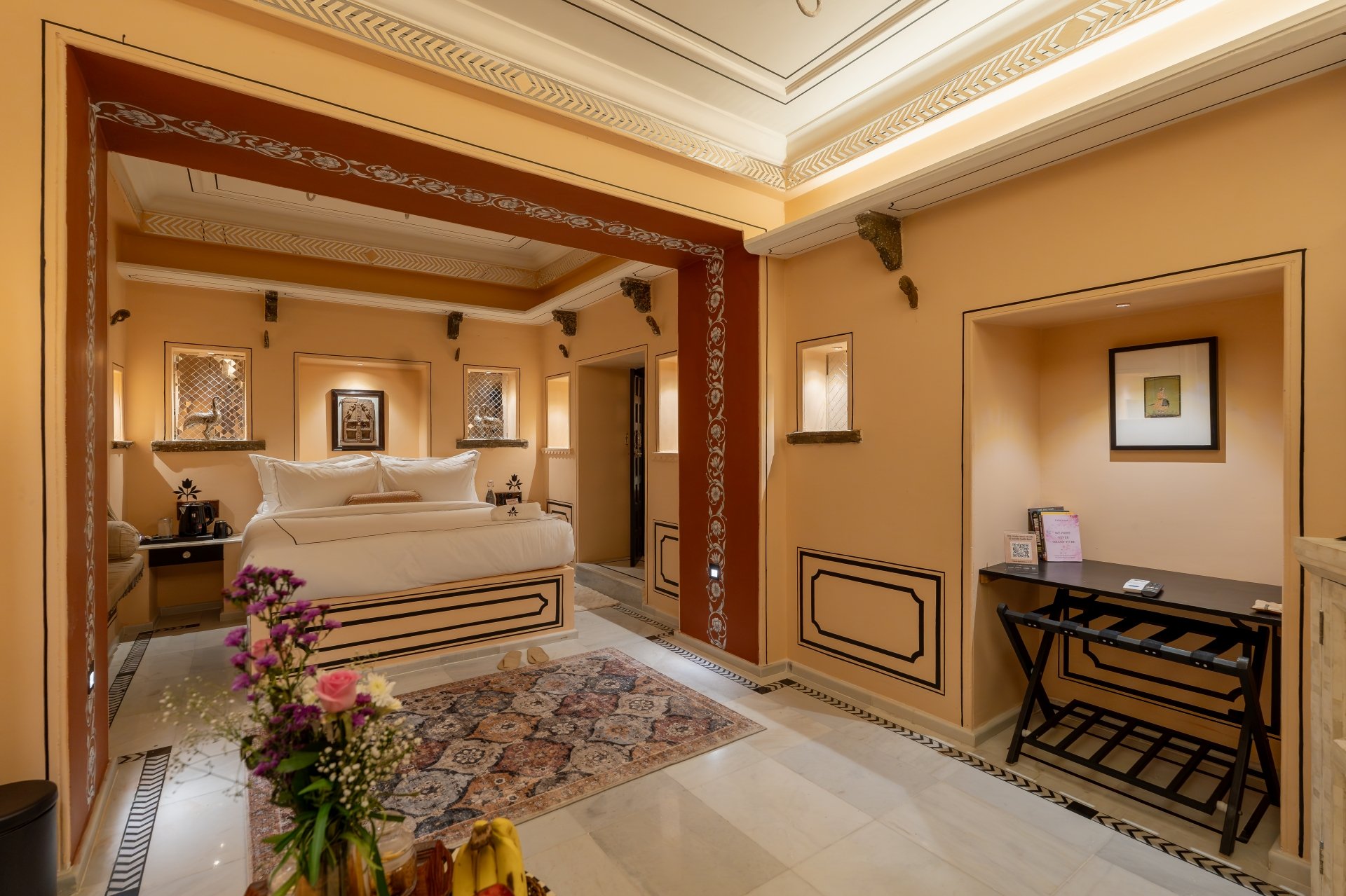 The Kesar Suite (with Bathtub)
