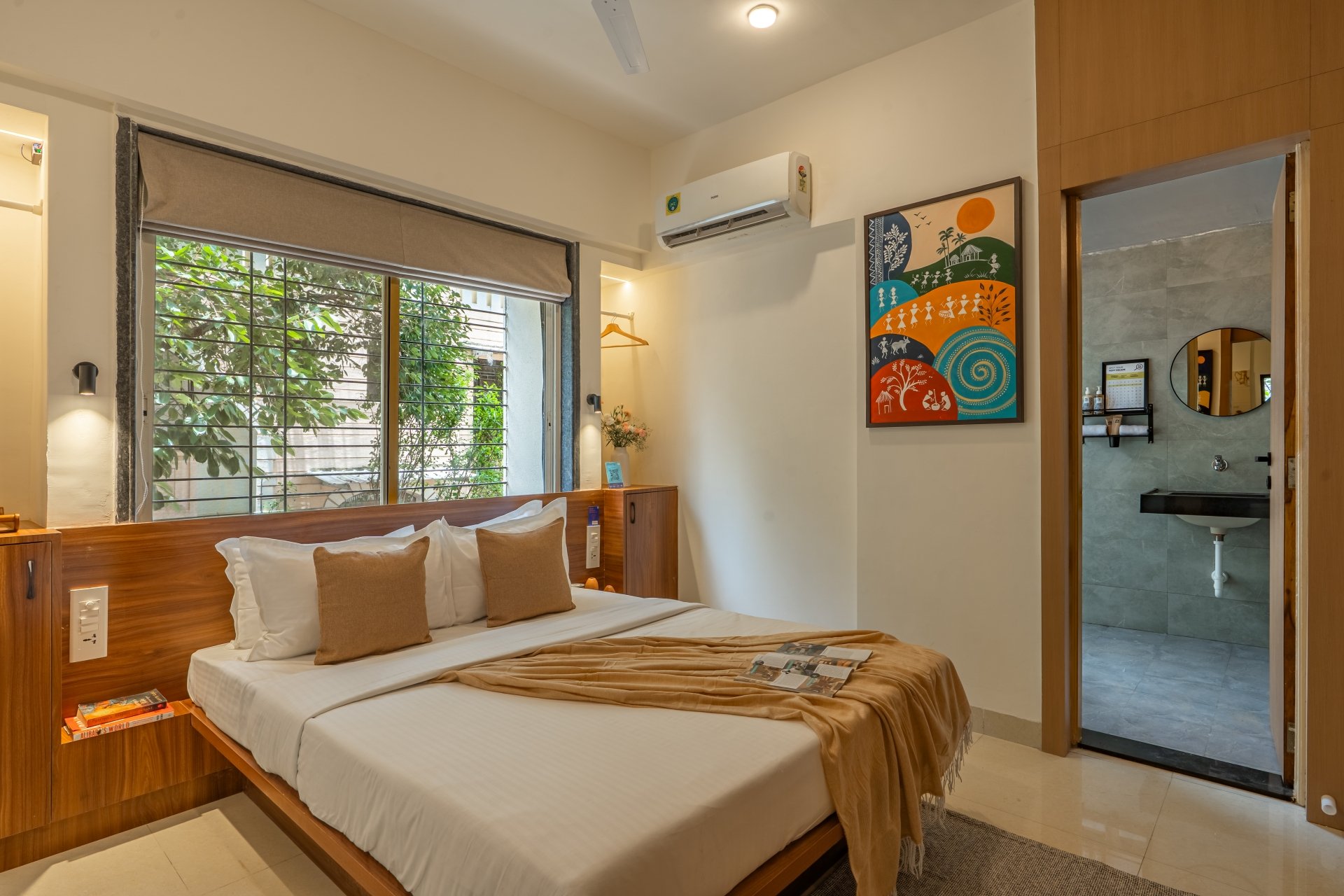 Deluxe 1 Bedroom Apartment (with balcony)